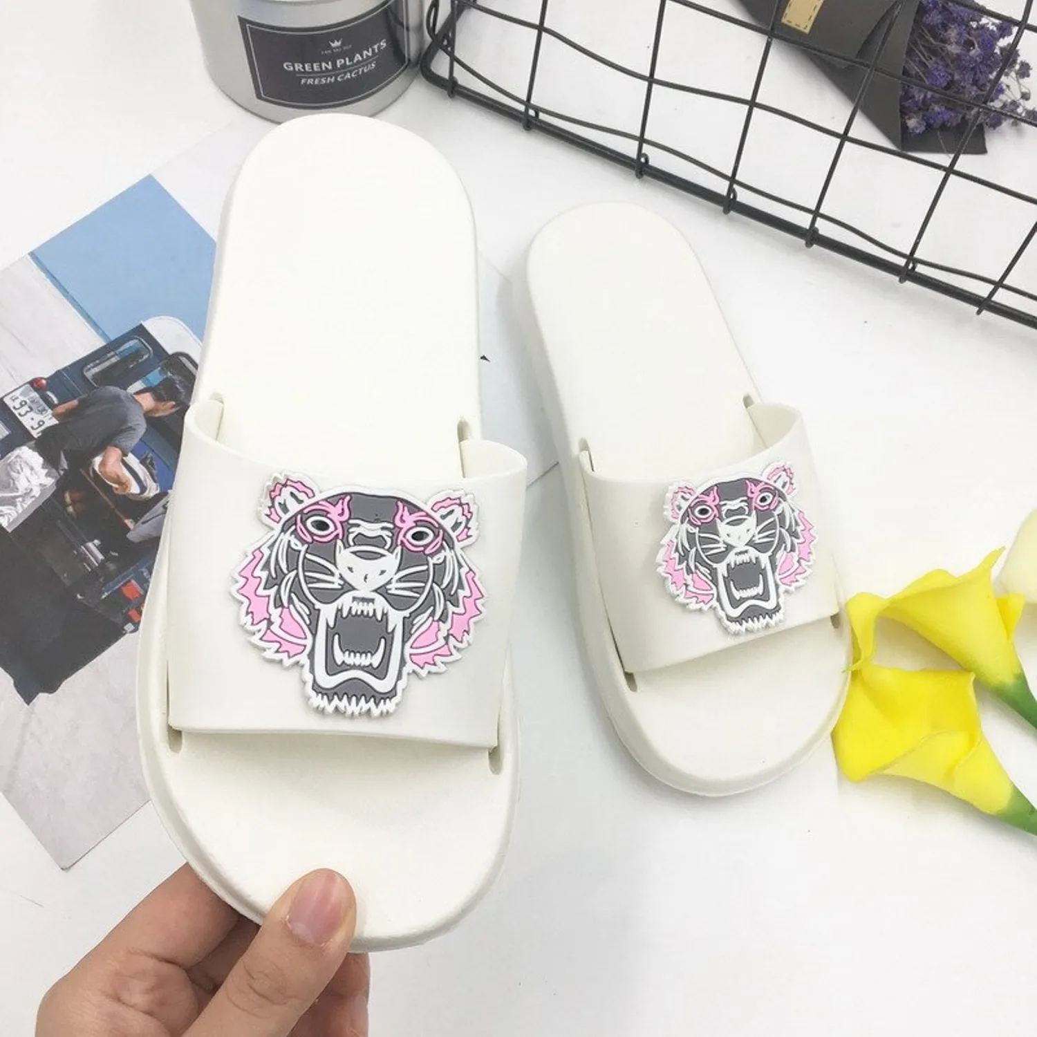 Women's Summer Casual Flip Flops With Tiger Print